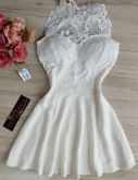 Vestido rodado com renda