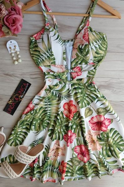 Vestido rodado com decote