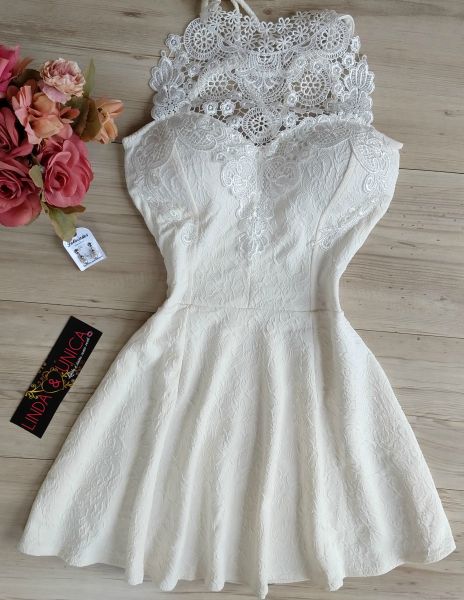 Vestido rodado com renda